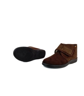 Foto de la suela:
Piso caucho antideslizante zapatilla marron velcro lana