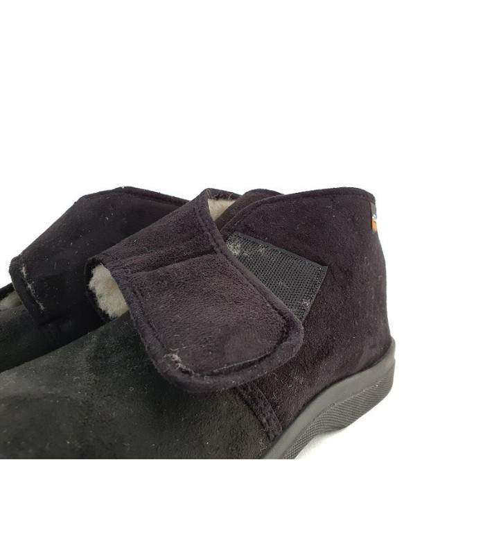 Foto del cierre:
Cierre velcro zapatilla lana negra ancho especial