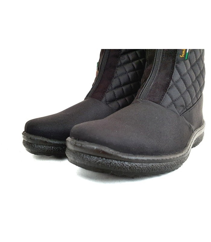 Bota negra con membrana waterproof que te protege frente a al luvia y forro de borreguito para mujer fabricad por Samitex