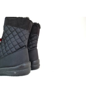 Bota negra con membrana waterproof que te protege frente a al luvia y forro de borreguito para mujer fabricad por Samitex