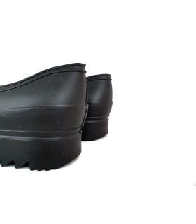 zapato zueco de caucho de color negro estanco al agua para mujer