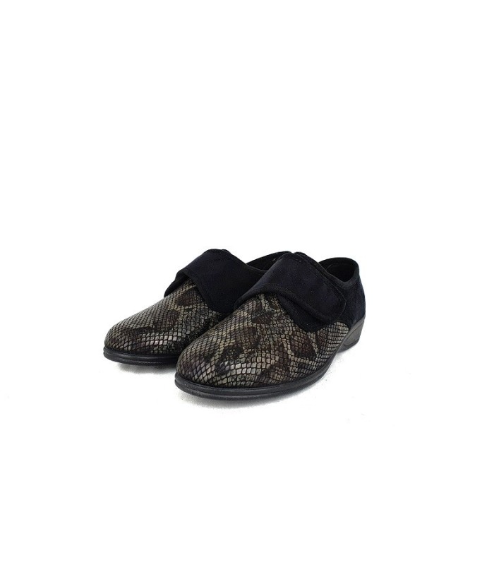 Zapatilla cómoda con velcro y puntera ancha Doctor Cutillas negra, vista de medio perfil