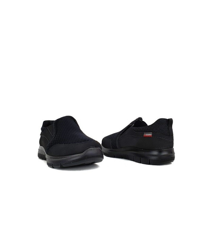 deportivo de hombre modelo runner de color negro con elásticos laterales fabricado por Luisetti