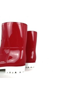 Katiuska, bota de goma para la lluvia de color rojo de media caña con forro interior
