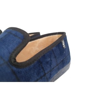 zapatilla de casa de invierno para hombre de color azul de cuadros fabricada por Javer en España