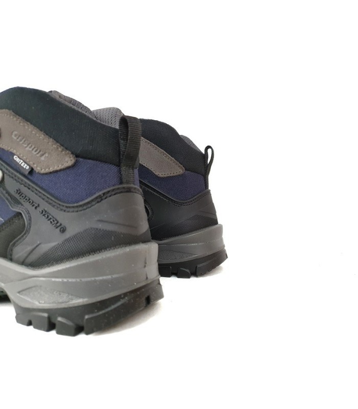 Vista trasera de botas ligeras de trekking para mujer de Grisport