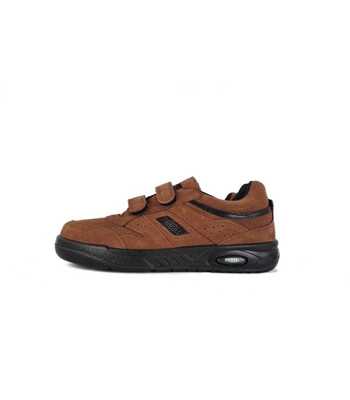 zapatilla deportiva para hombre de piel de serraje con cierre de velcros con horma ancha fabricado por Paredes de color marrón
