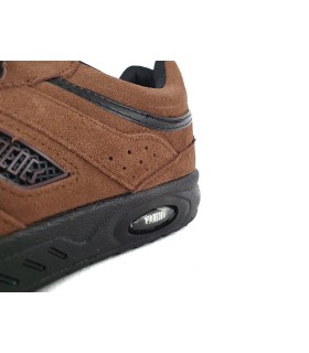 zapatilla deportiva para hombre de piel de serraje con cierre de velcros con horma ancha fabricado por Paredes de color marrón
