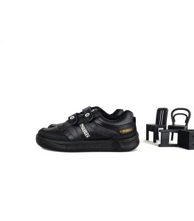 Zapatilla clásica negra velcros Paredesta de perfil