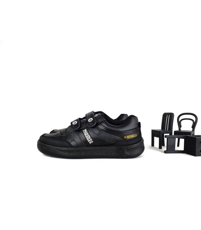Zapatillas clásica negra velcros Paredes  de perfil