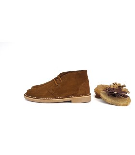 Vista de perfil de la botas safari de mujer en piel de serraje color marrón