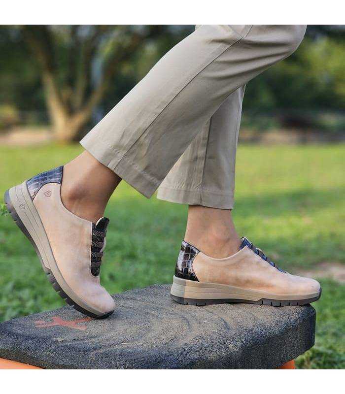 zapatos mujer piel beige de Suave by Leyland